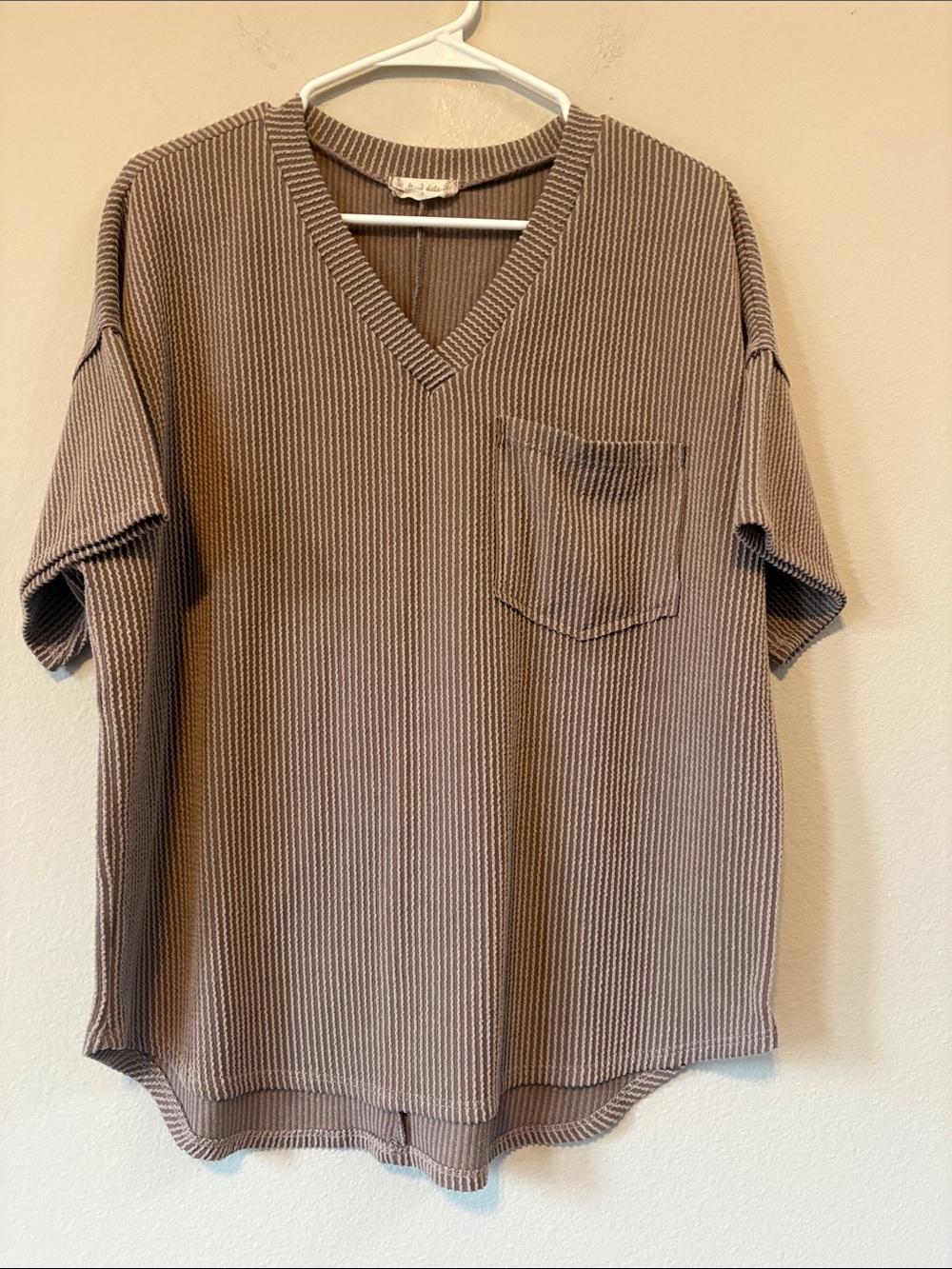 V-Neck Short Sleeve Ribbed Top in Taupe